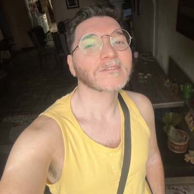 Pai de Luna, Lana e Liah 😻, Nintedista 🕹, Treinador Pokémon 😂 e Putinha de Drag Race 💅🏻