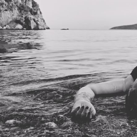 βαριέμαι 🕳️
καλά δεν είμαι 🦝
σας συμπαθώ αλλά γαμιεστε 🍻