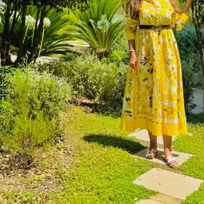 Rmootbb's profile picture. Finance & Economics student at @Uofjeddah 💰 strive to become the best version of myself 🌷💫🩰🪄🎀