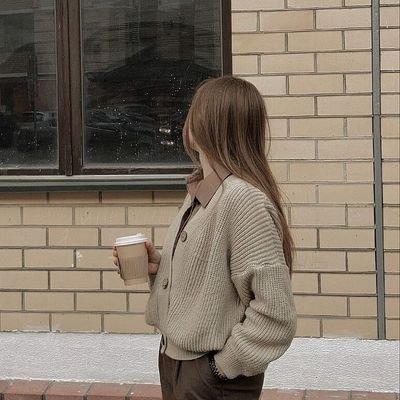 🌿 أفكار، لحظات، وذكريات متفرقة
🚀 أعيش كل يوم كمغامرة جديدة
☕ + 🎵 = سعادتي اليومية