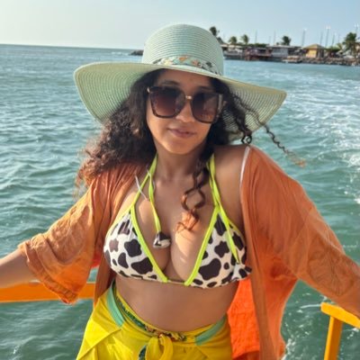 lulittlemoon's profile picture. Atriz, Cantora e Professora. aqui não tem nada muito serio mas nas outras redes tem. é o mesmo user daqui