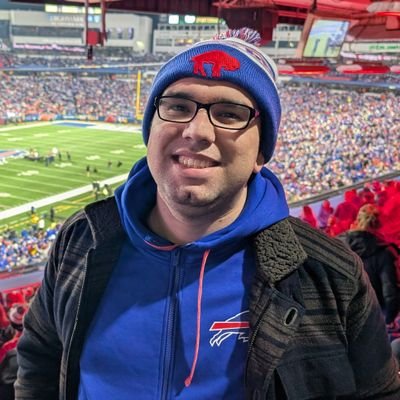 Pokémon VGC Player from the 🇺🇸 & 🇪🇨. Honorary 🇨🇦 I tweet about Pokemon and Sports a lot. Fan of Liga de Quito #BillsMafia #sabrehood & Manchester United