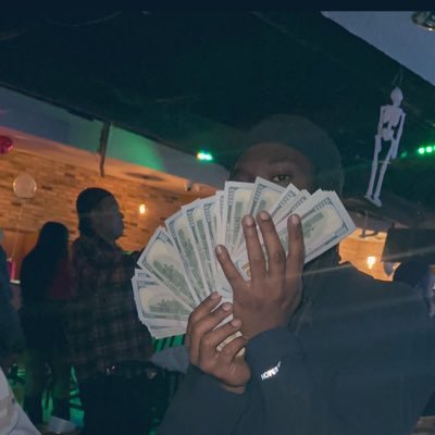 180xn8's profile picture. yes yes🦅