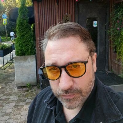 отец двух собак, одной дочери и альтушки жены. Эксперт из github. Специалист по децентрализованным системам голосования.