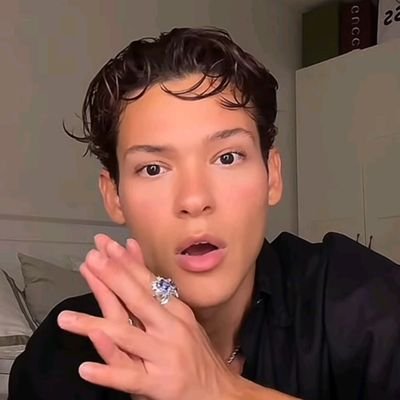 emmaHarris11888's profile picture. 