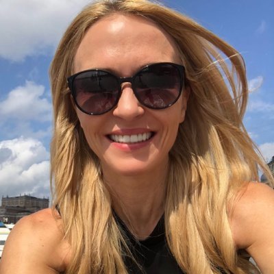💼 Businesswoman | 📈 Entrepreneur | 🚀 Helping ideas grow into impact | ✨ Believer in hard work & smart moves