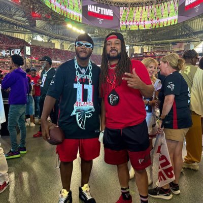 BIGGEST Falcons Fan in Illinois📍UPS Driver 📦 #RiseUp #TeamLebron #SFGiants #FightingIrish #MacFam #DreadHead
