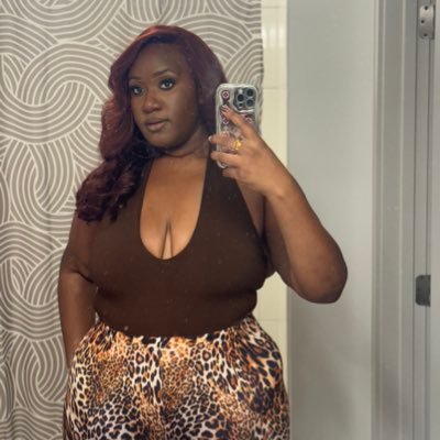Tik Tok 34l+ @prettylittlething ambassador #classofplt🦄 Influencer| Plussized Fashion| DM(V)