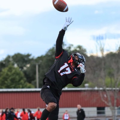 desavian_1's profile picture. Class of 28| Mason City High, IA| Multi Sport ATH🏈🏀🏃| WR, DB | email: desavianportis24@gmail.com