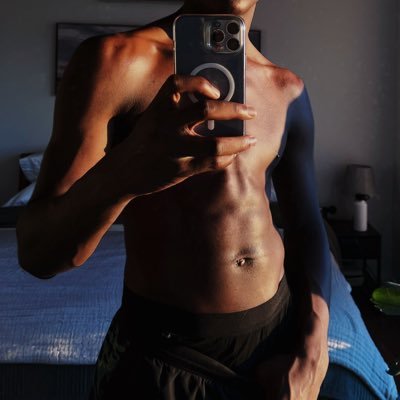Big dick and know how to use it. only post my own stuff. Let’s have some fun and make some content . chill dude 😮💨😈