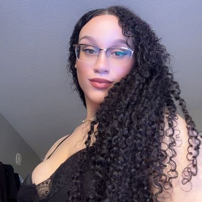 Hey Daddy's I'm katte fr USA i do sale content, am available fun on WhatsApp or zangi