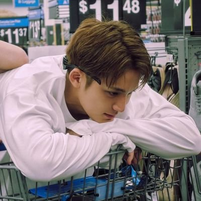 malung_33's profile picture. 돌려줘내계정