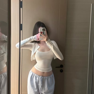 miuchin__1108's profile picture. 24才 / 貧乏→夜職No.1🌙/ 日韓ハーフ🤍