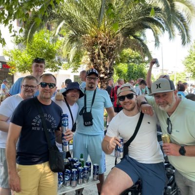 loves a punt on the horses and streams every now and again on twitch