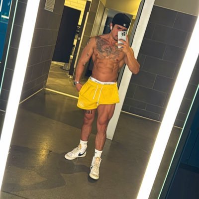 Phoenix Playboy 🐰.Latino w/ 9inches. Content Creator. 🇲🇽 🇺🇸.18+ OF link👇 in bio(; https://t.co/PA1KIli7UD