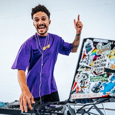sogos___'s profile picture. boy natalense que enxerga o mundo através da psicodelia. é DJ, VJ, produtor musical e cultural, entusiasta de vários setores do audiovisual e redutor de danos.