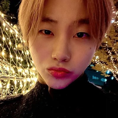 jihen_KK's profile picture. 色々なものが好きです。椎名林檎の愛好家です。浮かばれるか沈むかは暗黙。
