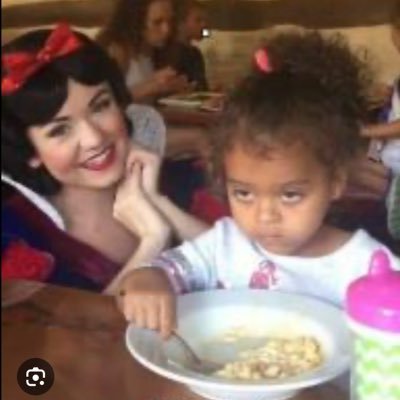 ladylibre's profile picture. 