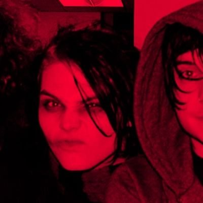 O DIABO TA CHEGANDO
Now playing-I'm Not Okay (I Promise) by My Chemical Romance
I ❤️ MCR
Ele/Ela
VIU O THE LIVING TOMBSTONE 14/08