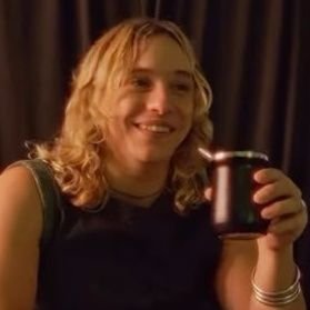tomando mate con josh y gastón. | militante en @PatriaGrandeArg
