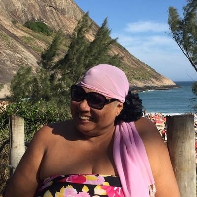 cada dia uma luta é sobre cair e levantar sempre confiando em deus.e na bondade de pessoas que estão ao meu lado. e obrigada pelos que chegaram agora.