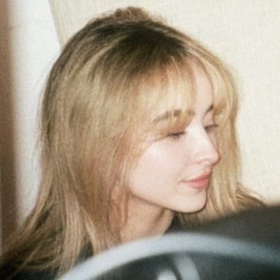 escrita por sabrina carpenter, billie eilish, olivia rodrigo y taylor swift. 22
