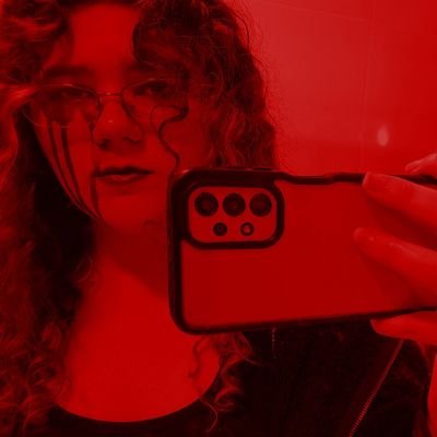 triste, nerd e super maior fã do Maneksin ●•Tudo começa pelo sangue.