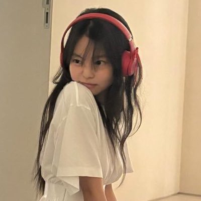 lemonmomentt's profile picture. 어느 여름날의 바람은 당신처럼 따스했다.