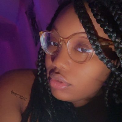 The one with the long 👅 | dm me here https://t.co/T2G0Z2wx9z😜| BU: @maeeisthegoat & @maeethegoat🤎