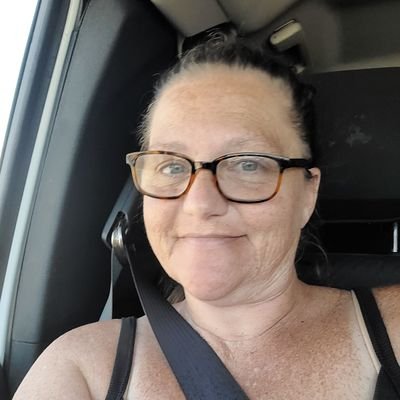 AprilB86653's profile picture. 