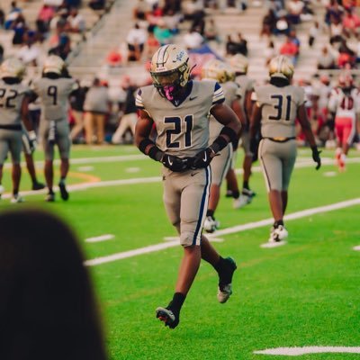 27’ • DE,RB • Varina high school | VA| 100m-10.94 | 200m- 21.9 | 400m- 49.7 |804-814-3602 cell📲 • IG @Rayhudd._| 205 lbs 6’2 • #21 •@raymondhudson335@gmail.com