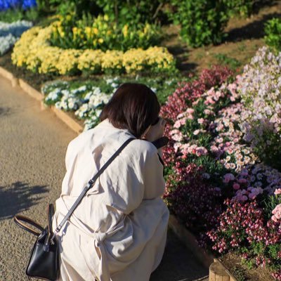 フリーランス1年目|26歳|病院の管理栄養士→デザインスキル0→5ヶ月で初収益→1年後で独立→在宅で6桁収入安定|コントラバス歴14年|彼氏とカフェ巡り|コーヒー飲みながらおうちやカフェでお仕事してます|夢はロスになってしまう食材を使ってカフェを開くこと