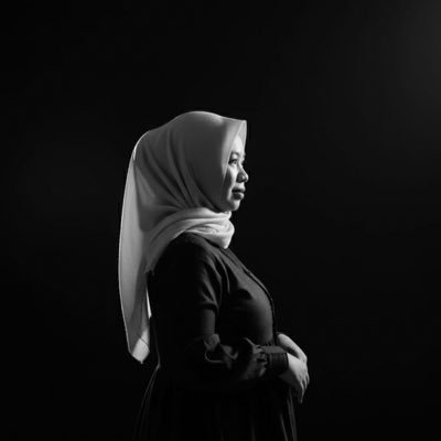 Krresna's profile picture. A happy teacher who has abibliophobia and missing-you-so-bad syndrome.