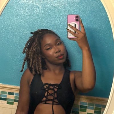 21 🤎 probably somewhere yapping about my horrendous love life | contributing to the declining birth rate 💅🏽