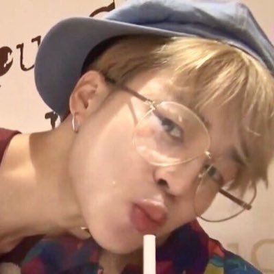 m1ss1ngvy1lls's profile picture. vyls thoughts and commentaries ✨️ kookmin