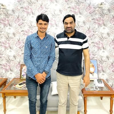 Satishghaswa's profile picture. मेरे दोस्त मैं जमीं पर चलता हुं, मुझे मेरी मिट्टी कि कदर है
#किसान_पुत्र 
  🔰