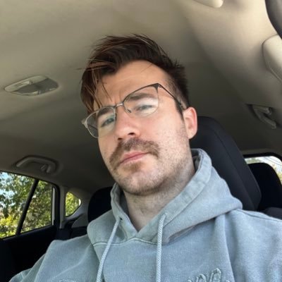 looking to network with anyone in the entertainment industry, anyone in the journalism industry and maybe even anyone in the publishing industry