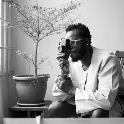 Poet with the camera. Weddings and Portraits Photographer. Creative head. Posing director. Fashion Lover. Redbull. Cityzen. contact: theblackandfly@gmail.com