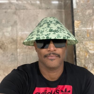 Animación por todo lo alto, mezcla originales creador de mi propia nota Dj por excelencia La inteligencia me persigue, pero yo soy más rápido. Boris B.