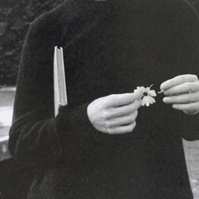 daisy6s's profile picture. 𐔌  .  hello new to #booktwt   !  ୧