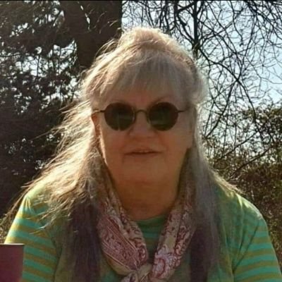 mosie_v's profile picture. Too old for a teenage crush? Never!