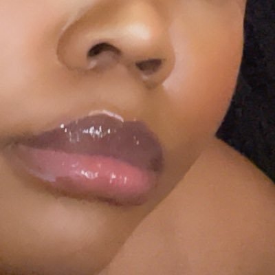 abutterflyknife's profile picture. poison ivy. 🌿