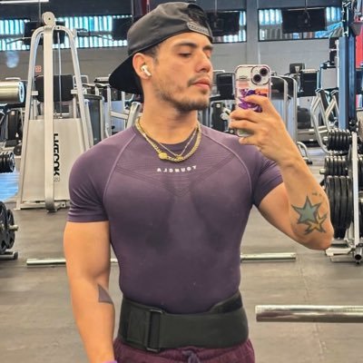 elmikemorgan's profile picture. El poder se destruye con más poder, es la única constante en este universo. ⚠️ GAMER