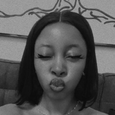 _simituyi_'s profile picture. Product designer + graphic designer || S13 @shefiorg || Curious about Web3.