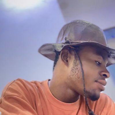 I’m just a small boy praying 🤲 to God to make me a better man❤️.