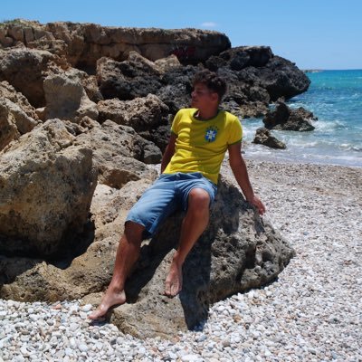 80% of my content and face are not posted here. I don’t do PPV my collabs are in labels, so you can have a better viewing experience want to collab dm me!