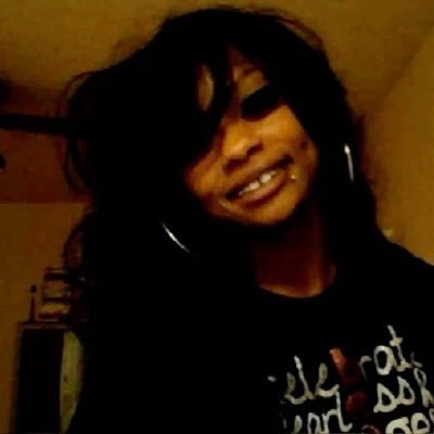 notmyflo's profile picture. pockets looking funny when u making azzy money