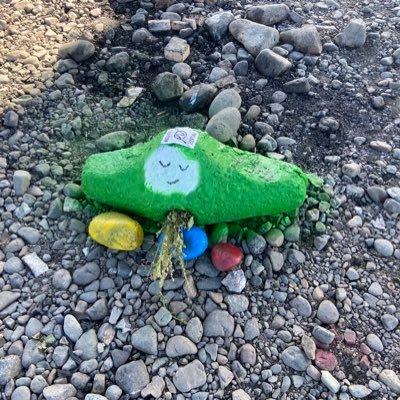 すみません! のっとられて復活されなさそうな気配なので(仮)のアカウントを作りました。 悲しみ〜。お店のようなもの(https://t.co/vsS5YNWXBt)とか、 野宿とか。今年のノジュロックは10月だよ〜🔥