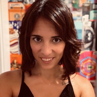 Loraroesvivir's profile picture. Me gusta el helado de mandarina, PJ Harvey y las nutrias. Cultivo flores en las tumbas de las Troyanas. Poeta, feminista y Dra. en D. Trabajo