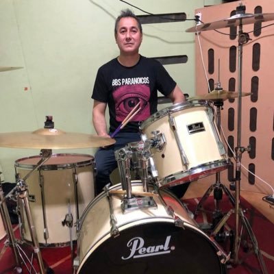 De Conce- Comunicador Audiovisual - Baterista - Cat -Soy del Deportes Concepción - el Punk y New Wave 80